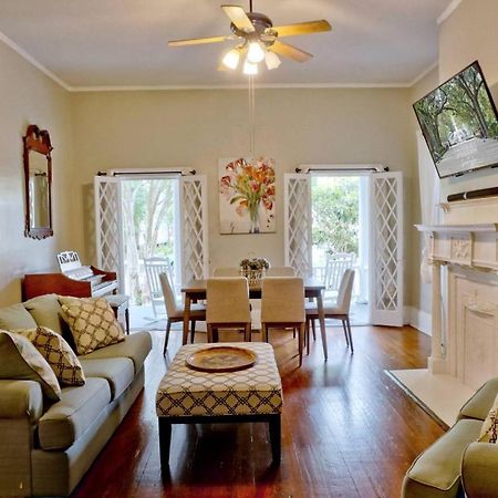 Comfortable Escape In Historic Downtown Савана Екстериор снимка