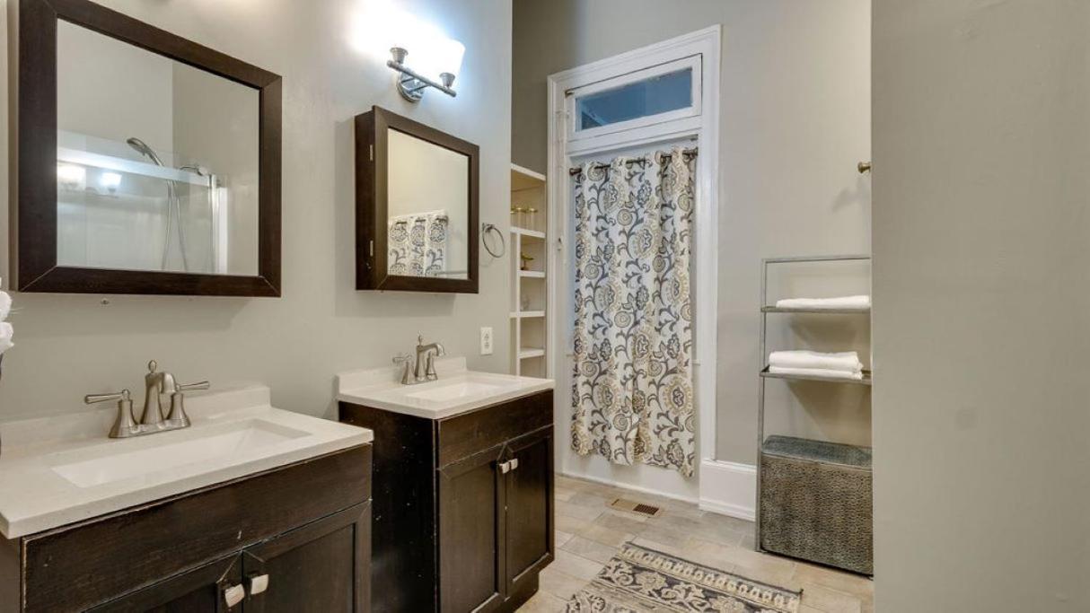 Comfortable Escape In Historic Downtown Савана Екстериор снимка